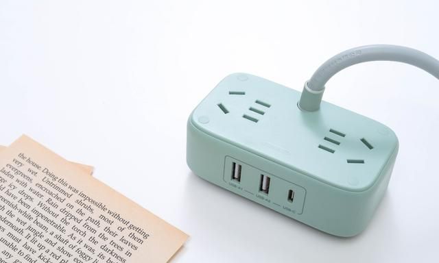 魔盒|绿联30W智充魔盒Life评测:插座千篇一律?它却做到了新奇巧妙