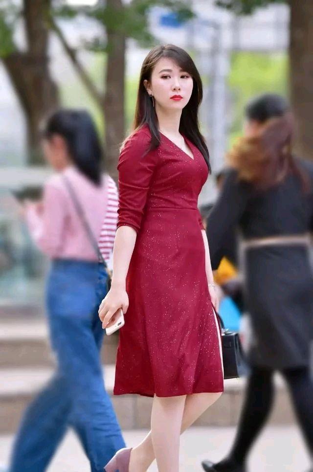 小姐姐 时尚又舒适的穿搭,帮你秀出凸凹有致好身材