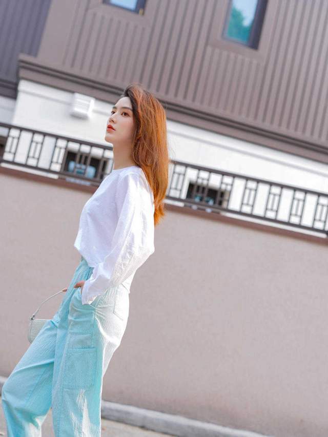 黑白灰|入秋怎么穿?少买黑白灰,这3套“高级色”,显白衬肤还耐看