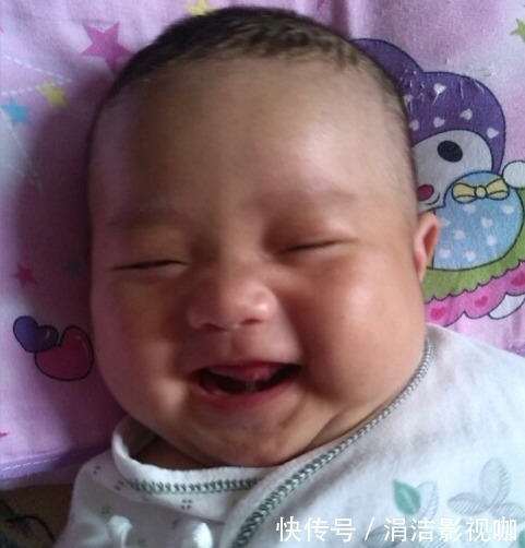 行为|孩子出生后3种行为出现越早,说明大脑发育越好,你家中几个