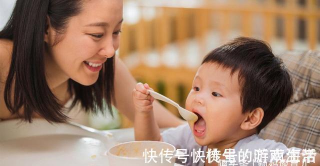 乳牙|没长牙就不需要添加固体食物?错,娃到了这个月龄,该加还得加