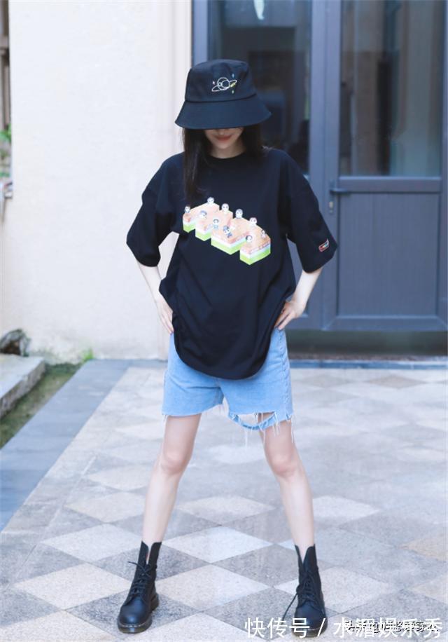 搭配 小白鞋已经过时了,今年流行的是“夏季靴”,时髦显高,堪比塑形