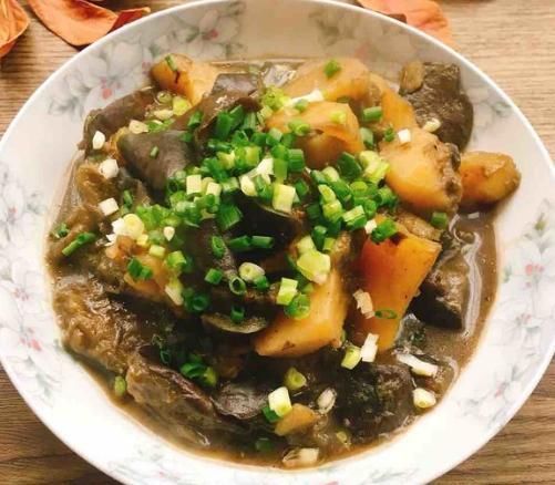 最近我家迷上这3道菜,午餐炖一锅上桌就一扫光,大人小孩抢着吃