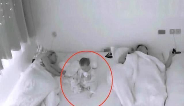 父母|父母熟睡后，监控拍下10个月宝宝天使举动，网友孩子是来报恩的