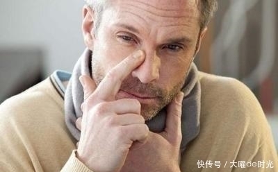 排出体外|肝脏出问题:身体这2个部位会变疼,3个部分会变黑!别大意!