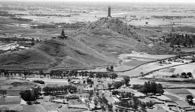 1930年北京西山皇家御园风光照，现已是一片破旧景色