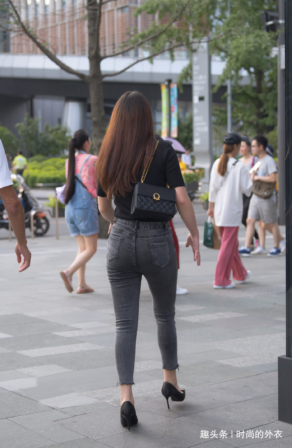 女生 微胖女生的夏日穿搭,简单休闲又显瘦,值得借鉴