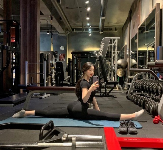 小蛮腰|拥有天使面孔、魔鬼身材的瑜伽小姐姐，堪称人间尤物啊！