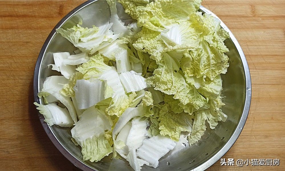 教你白菜豆腐汤的做法，成菜汤白味浓比吃肉还过瘾，制作还简单