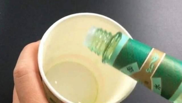 花露水|你家里有花露水吗?教你花露水4大妙用,解决生活中的烦恼,真棒