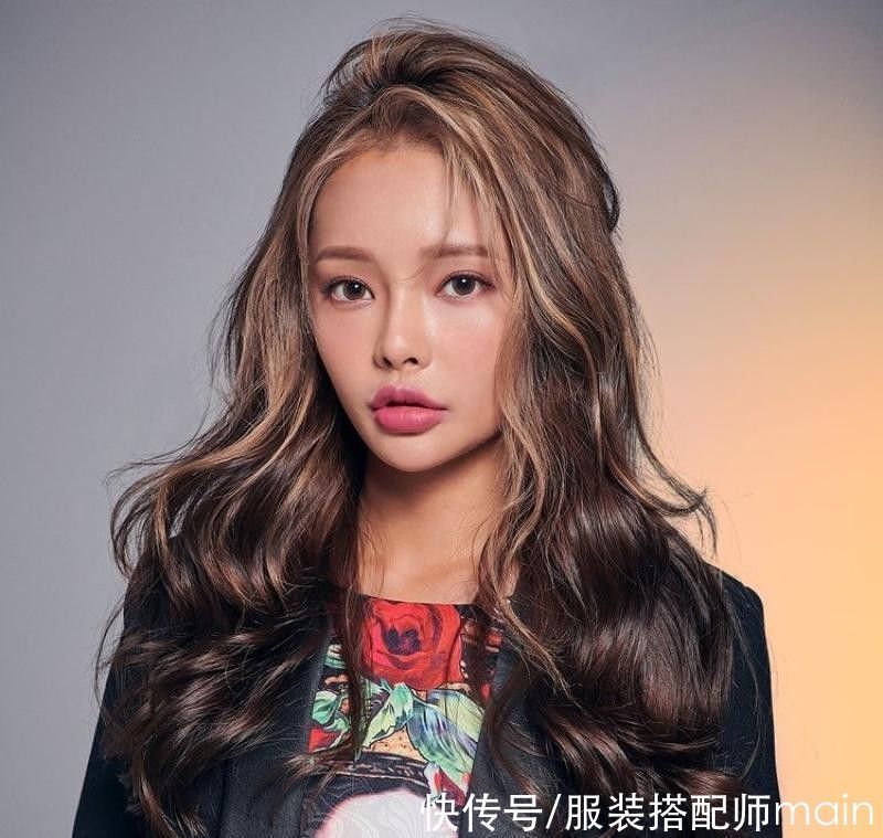 头发这样染太酷了！掌握3个染发公式，轻松驾驭今年流行的轮廓染