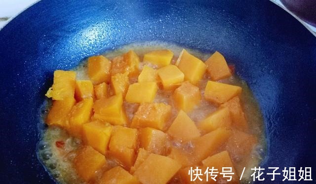 好吃|看似制作简单的清炒南瓜,想要做得美味好吃,还得和我学上几招!