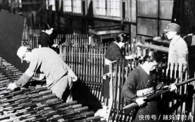 干嘛|原子弹爆炸中,妇女孩子是无辜的别再被骗了,看看她们在干嘛