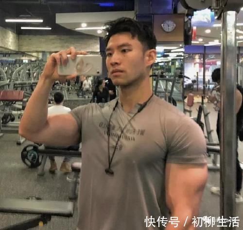 肌肉|185cm肌肉男模走红,雄性荷尔蒙让网友不淡定了