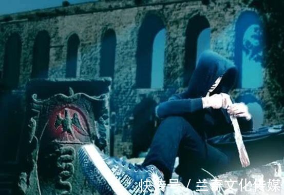 |PS搞笑恶搞:求大神换个比较美的背景