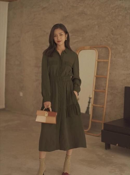 30+女人，穿衣最好选高雅“轻熟风”，减龄和格调，都恰到好处