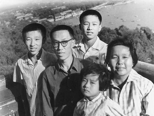 自称|结婚55年的妻子患癌病逝,王蒙立刻迎娶小20岁娇妻,自称一见钟情