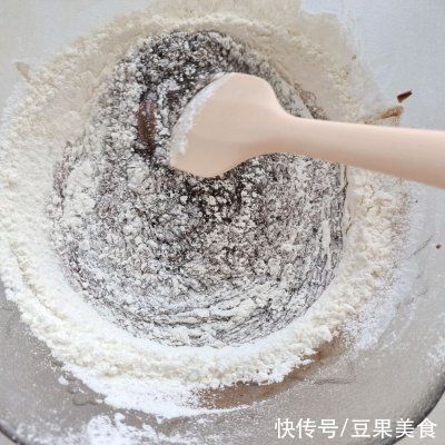 好吃|好吃到模糊的巧克力熔岩蛋糕，怎么都吃不够