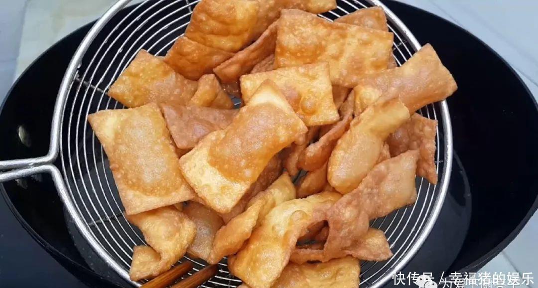 面粉别炸油条了,锅里炸一炸,做出特色小零食,比薯片麻花还好吃