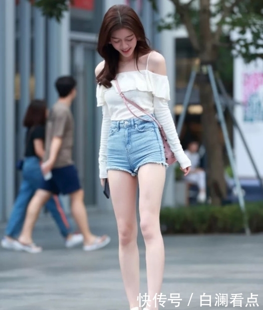 街拍：青春可爱的小姐姐，没错，这是初恋的感觉！