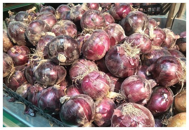 保存洋葱有妙招，学会1招，洋葱放1年不变坏，随时都新鲜