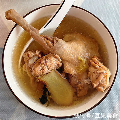 广东靓汤——鸽子灵芝金线莲养肝汤