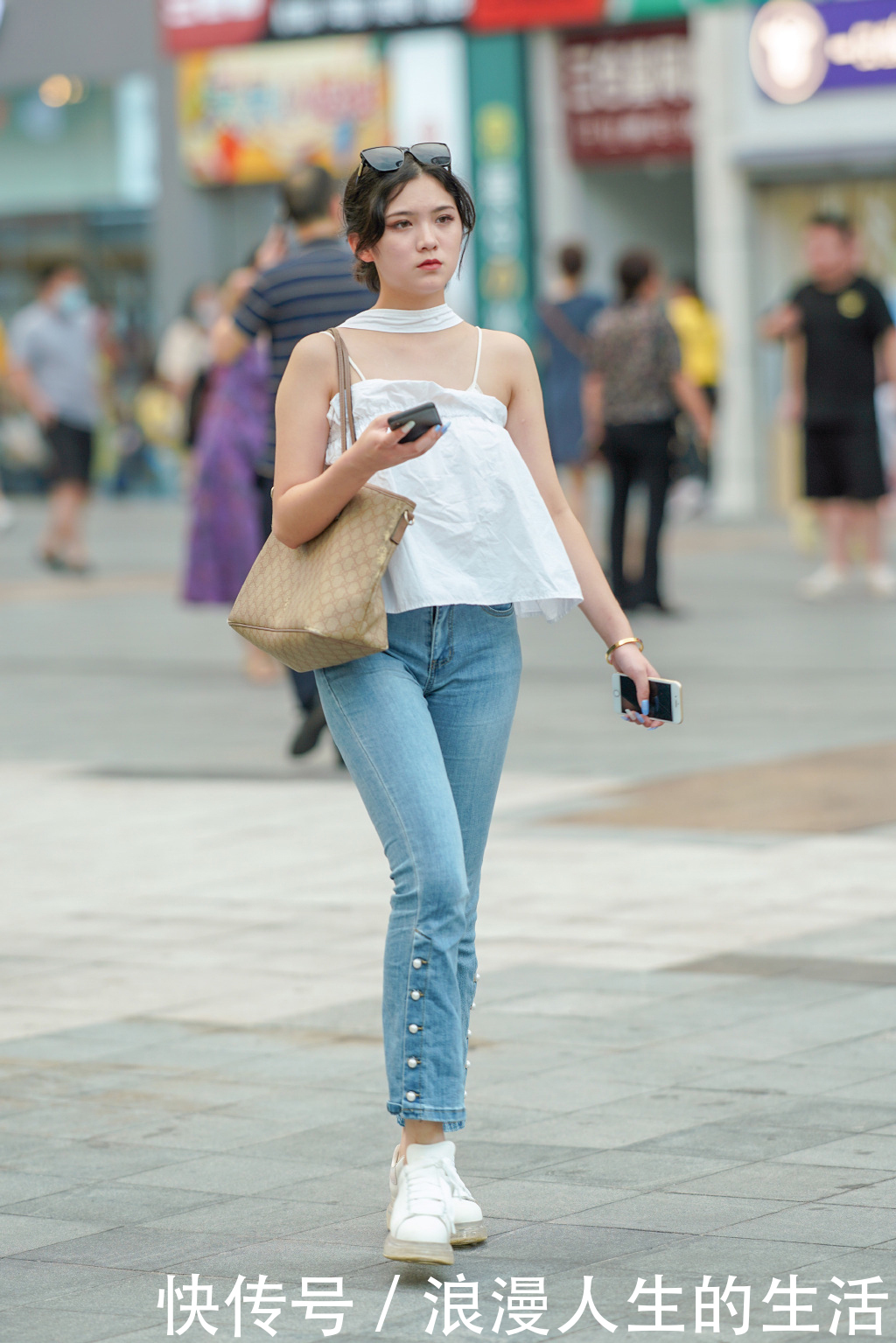 小姐姐|气质藏在穿搭里,想要美出时尚感,选牛仔裤准没错