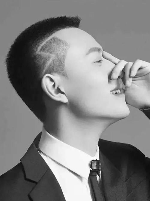 与颜值无关，让女生脸红心跳的5款男生发型！