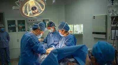 过来人|生宝宝时需要给医生塞红包吗?看这些过来人是怎么做的!