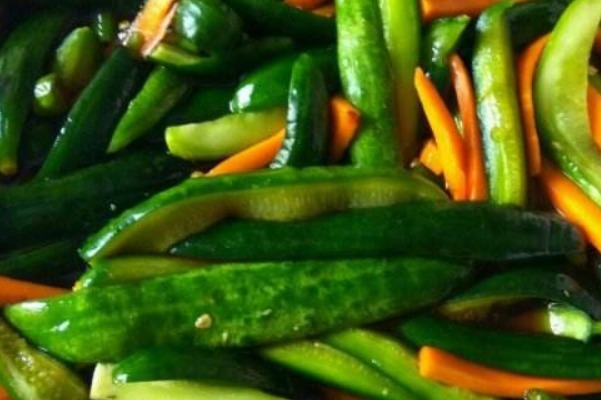 吃法|黄瓜的4个错误吃法，还有可能引起腹泻，尤其老人孩子要当心