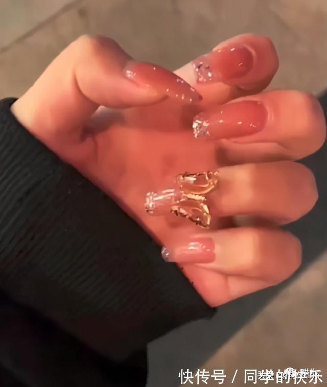 女生|女生美甲翻车能有多离谱?卸甲归田吧,这买家秀看得我眼睛疼…