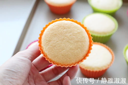 自制圣诞小清新蛋糕，稍加装饰就能惊艳众人，细腻香甜好看又好吃