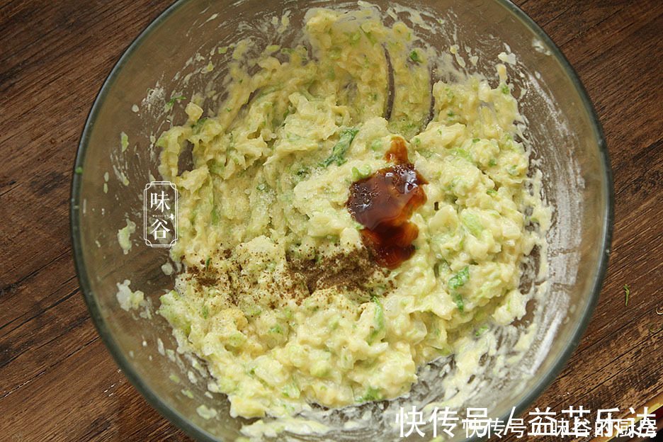 冬天这菜正当季，1块钱1斤做成早餐饼，不发酵不揉面，营养解馋