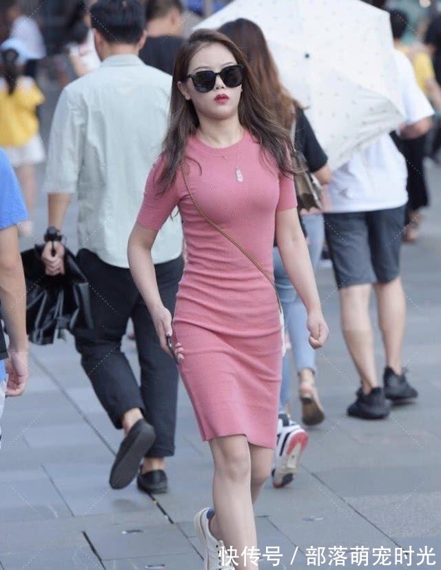 少女心 粉色紧身裙,修身时尚,充满少女心!