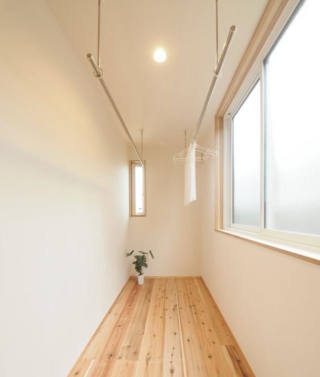 一块板|阳台晾晒衣服，下面装隔板，还是日本人讲究，从此叠衣服方便多了