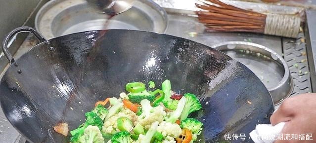  食材|炒花菜很多人都做错了，大厨教你正确做法，看饭店里面是怎么做的