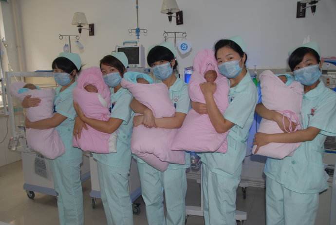性别|广东36岁孕妇怀六胞胎,看到孩子的性别,整个医院炸开锅