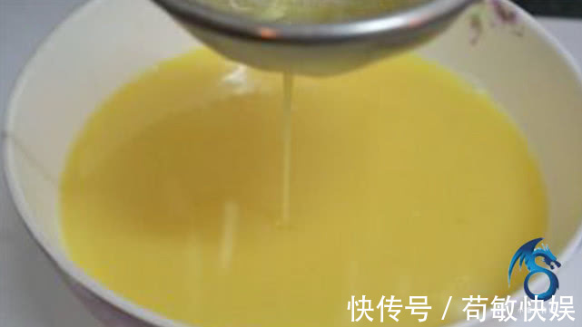 蒸鸡蛋,别直接加水就蒸,学会这技巧,鸡蛋嫩滑无气孔无蜂窝!