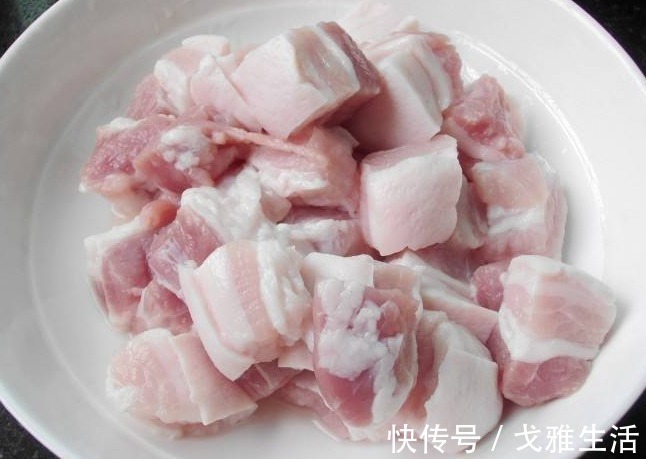 做红烧肉时，有种调料不能放，却总有人错放，难怪肉发柴不好吃