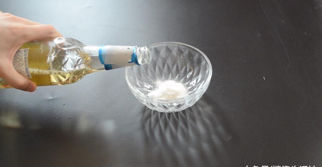 小苏打|小苏打和啤酒混合在一起, 解决了千家万户的难题, 看完赶紧去试试