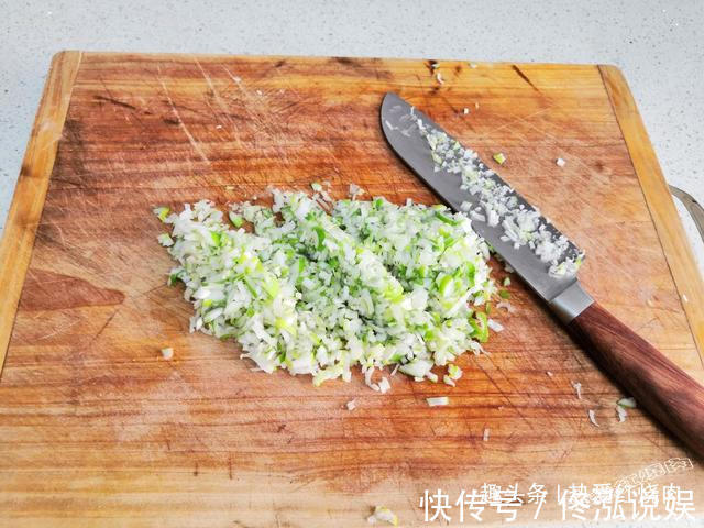 擀面棍|掌握了这个和面方法,自己也可以做手抓饼,跟卖的一样好吃一样薄