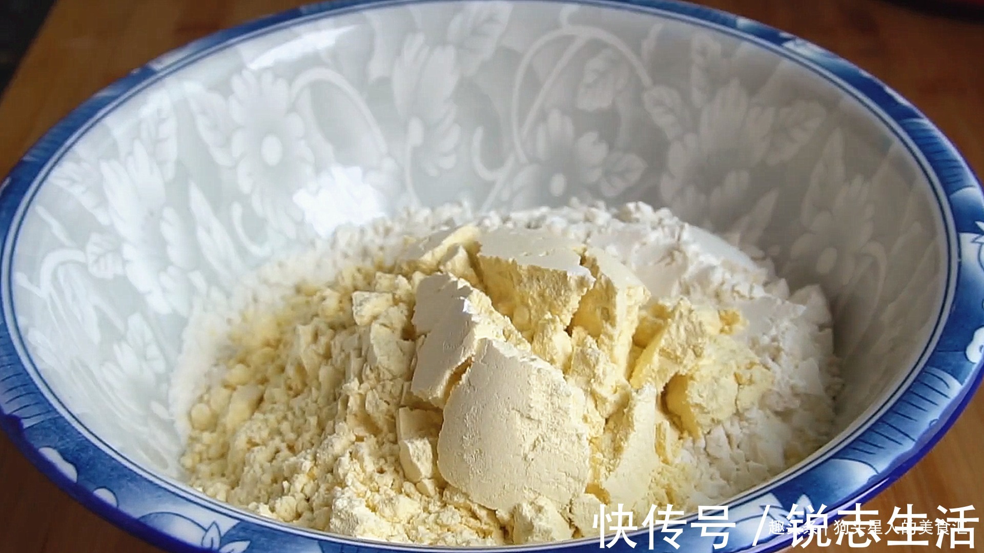 美味|天气热要多吃粗粮,教你一个做法,香甜柔软,美味好消化