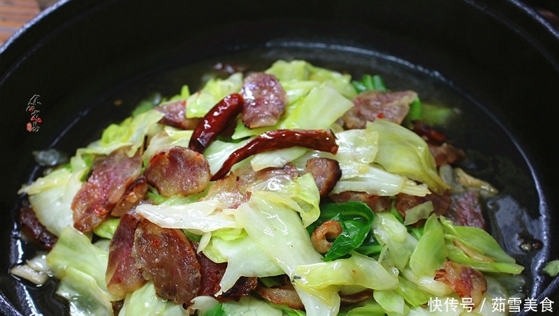 包菜好吃又简单的做法是此款,口感爽脆很下饭,用铁锅炒才香