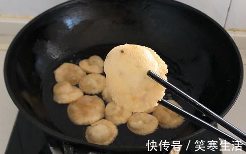 鼓囊囊|喜欢吃糯米的来收藏，试试做个芝麻薄脆，2分钟出一锅，脆香解馋