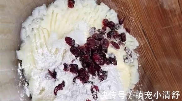 冬季，多给孩子吃这个，低糖少油，一拌一煎出锅，比吃面包饼干强