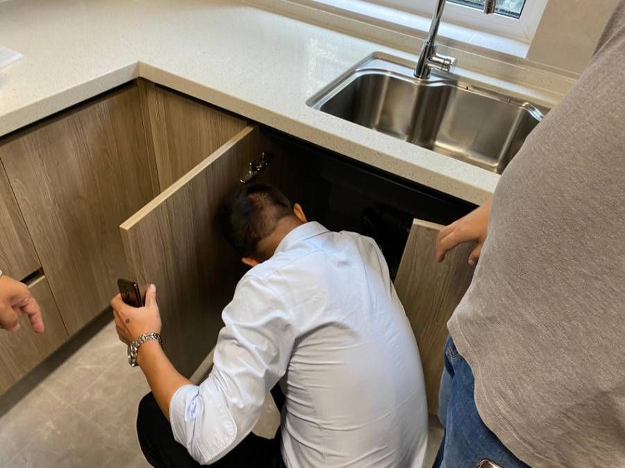 李华|实探“先验房后交房”！一小时找七处“茬”，整修到业主满意为止