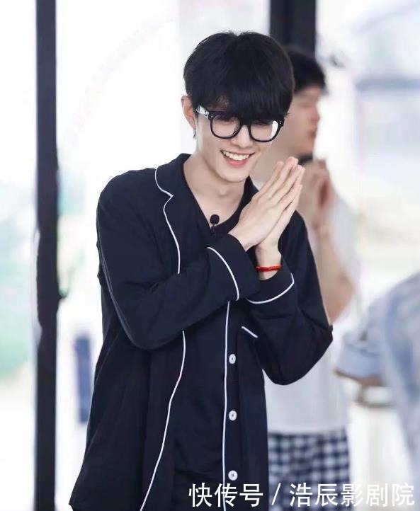 走红|肖战现状惹人深思,事业火了却让人心疼,能走红纯属自己足够努力