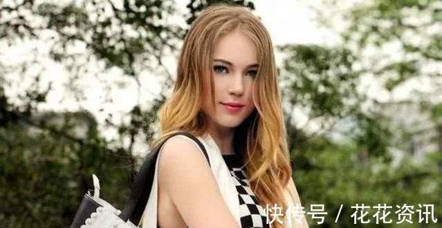 书法艺术$俄罗斯金发美女秀书法,法度严谨,一手险绝的欧楷让人叹服,羡慕