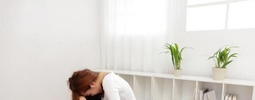 回事|月经中有“血块”是怎么回事?女性应尽早了解,进行调理