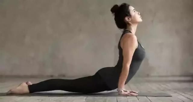 小密|这9组瑜伽体式做完,大肚腩变盈盈一握的细腰肢,你敢不敢试试